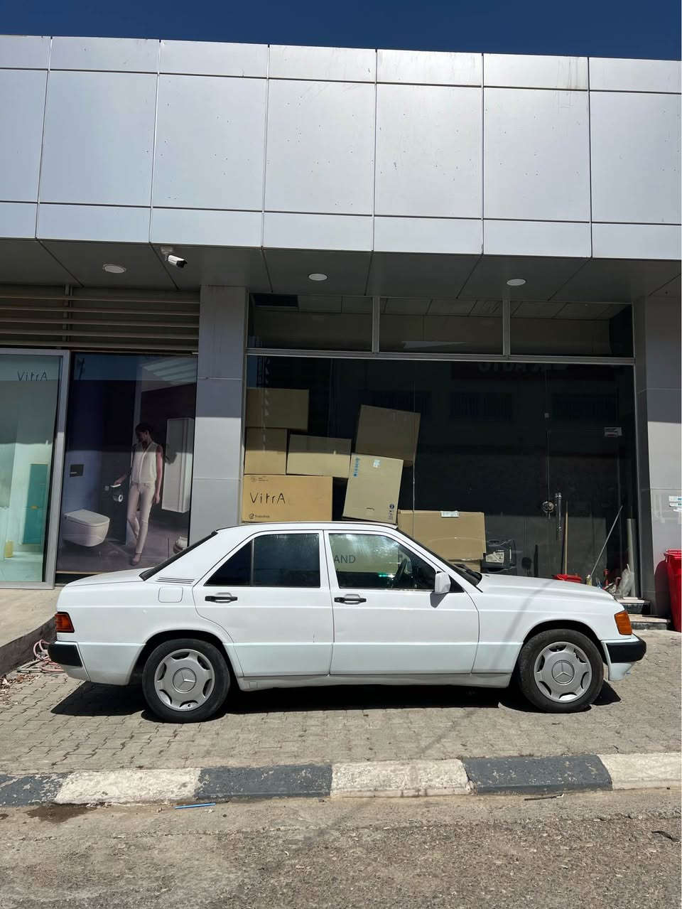 مارسيدس ١٩٠ 
موديل ١٩٩٢ 
گير مكينه شرت 
مكينه عنكبوت٢.٠ 
تحويل شرت 
عام سبخ بو جواني 
 سياره يال دهوكي 
غرامه 530,000 دي ژ سعري هينه خار
 سعر 58 ورقه و مجاله كي باش 
*********** دهوك, العراق
