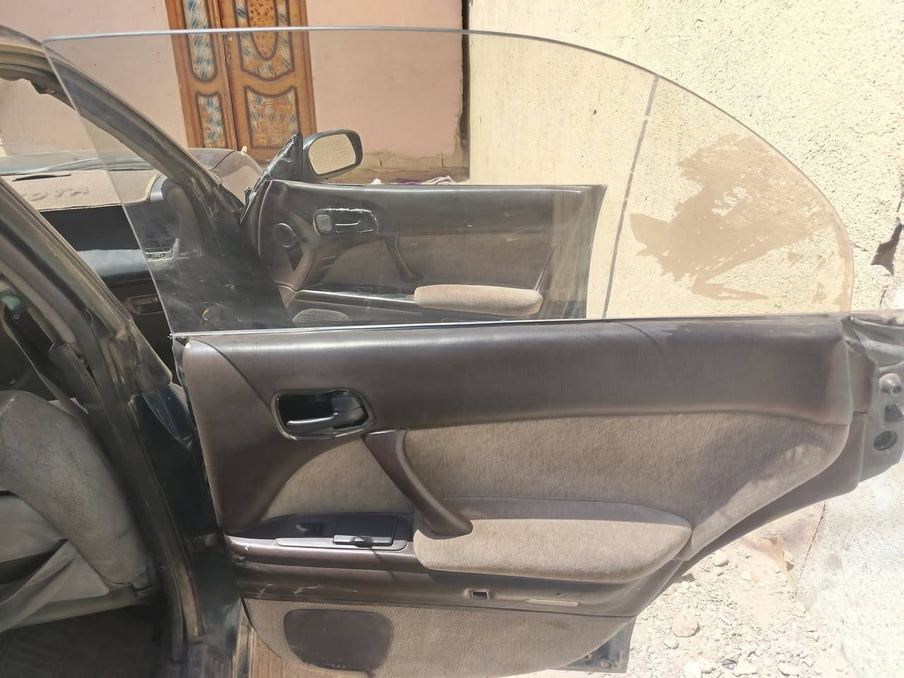 السلام عليكم سيار لبيع بط موديل 93 مكينه مكفول كير مكفول  سياره حلو السعر 35بيه مجال ***********
