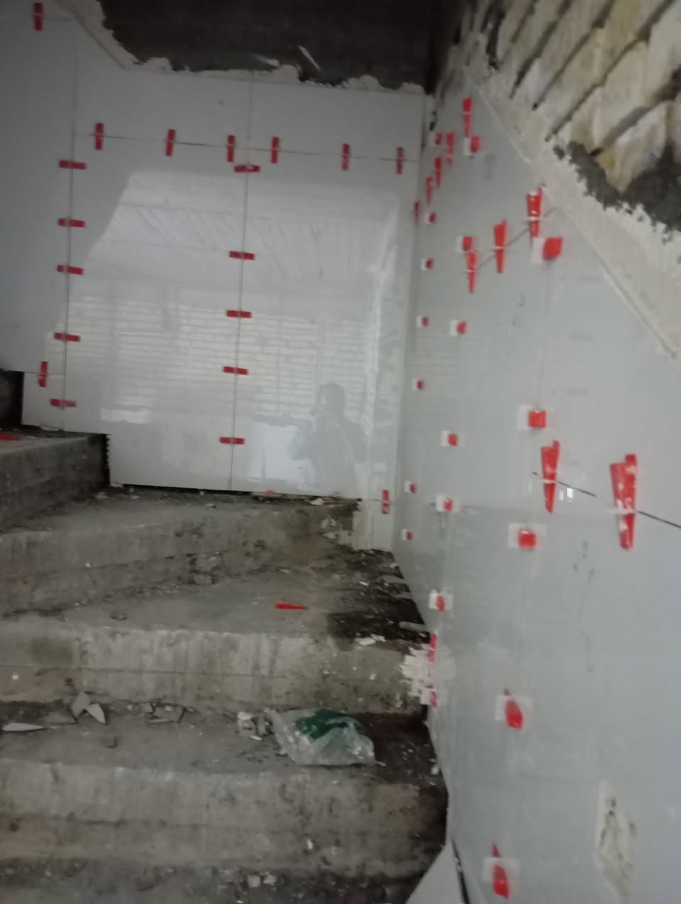 السلام عليكم إن خلف سيراميك مصري تفضل ***********
