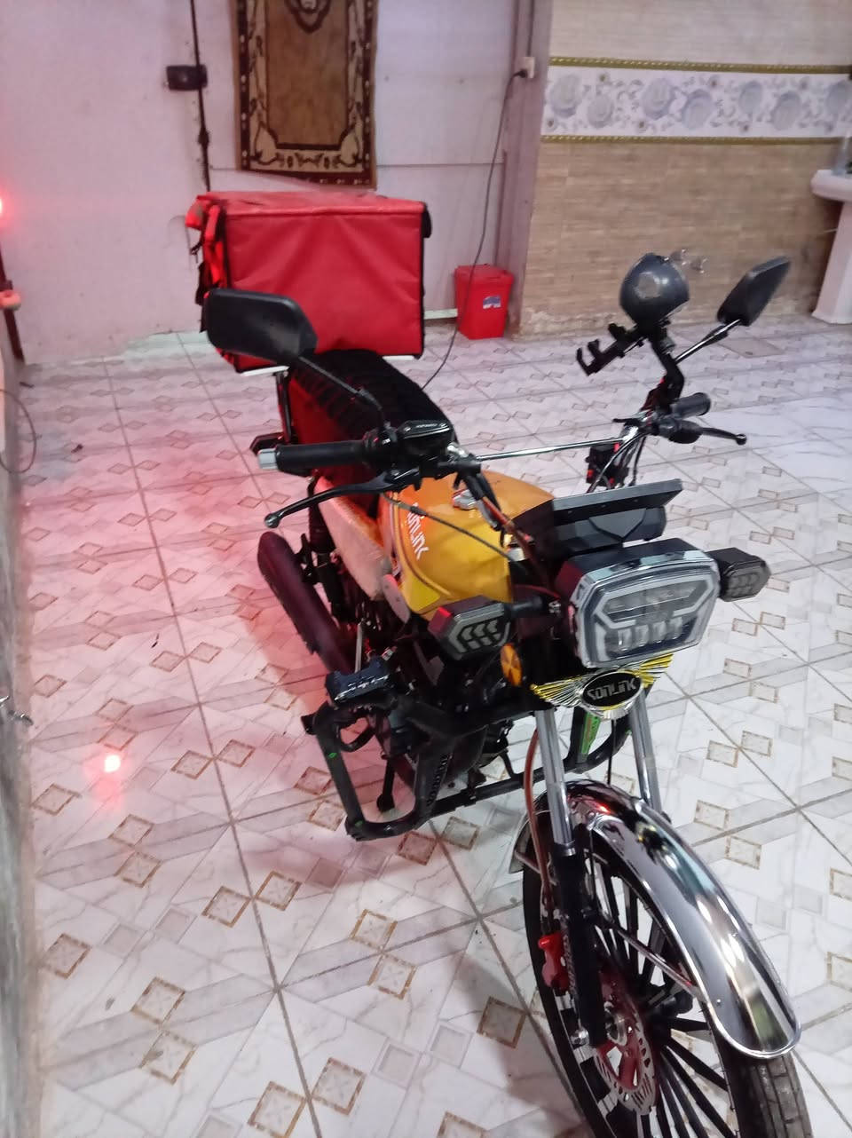 السلام عليكم شباب سولنك 5 كير موديل 2025 دراجة ماشية 6000 يعني بعدهة زيرو تجي جيب وياك 100 مصلح برغي ما ناقصهة بيهة سويج 2 وبصمه تشغيل عن بعد 2  سلف بكل وكت شلعة ومعدل اذا ما عجبتك معتب اني وغراض اني شادهن زنون ودرع وستان تلفون ومرايات وشاحنة وصندوك ذني مالاتي من عدا الدراجة انطيك دراجة تخبل المكان علوة الرشيد قرب مطعم حجي حسن السعر 900 وبيها مجال للاستفسار ***********
