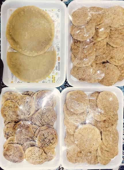 مساء الخير 
طلبيات زبوناتي الحلوين
نجهز كافه الاكلات والمعجنات المصلاويه 
وكيك اعيادالميلاد
للاتصال***********
او خاص
متوفر خدمة توصيل 🌹🌹
