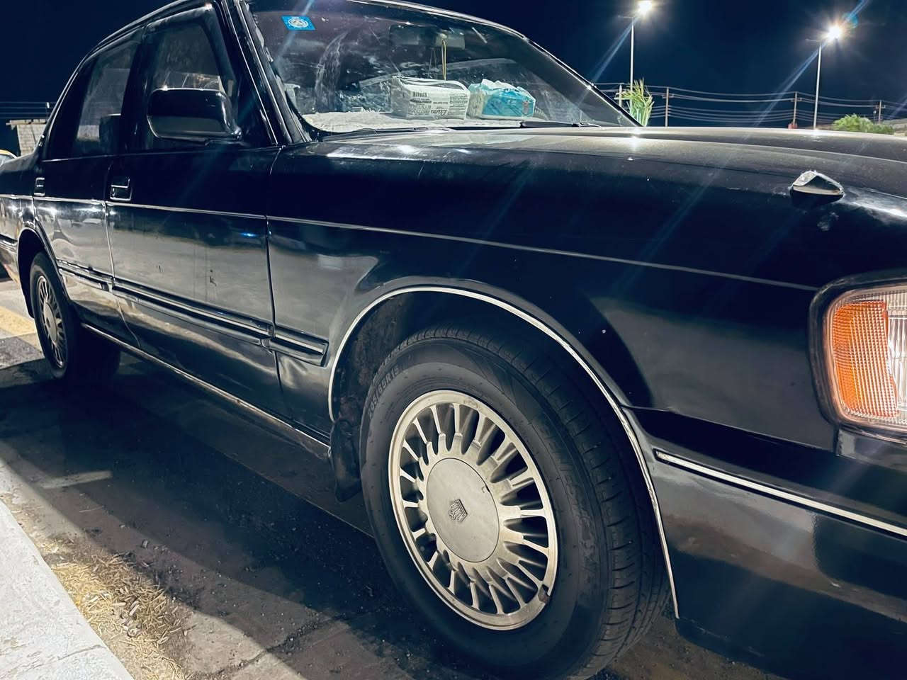 السلام عليكم
ارنب جناز طويل ايسر ابلاد لون اسود موديل 1993 مكفول من العيب الشرعي لاضربه ولا كصه ورقم انكليزي بااسمي سنويه جديده هزه جديده  كير ومحرك مكفولات حداديه حلوه تخم تاير السياره نقصها كمبريسر تبريد فقط السعر 75 وبيها مجال قليل رقم الهاتف *********** بيع فقط
