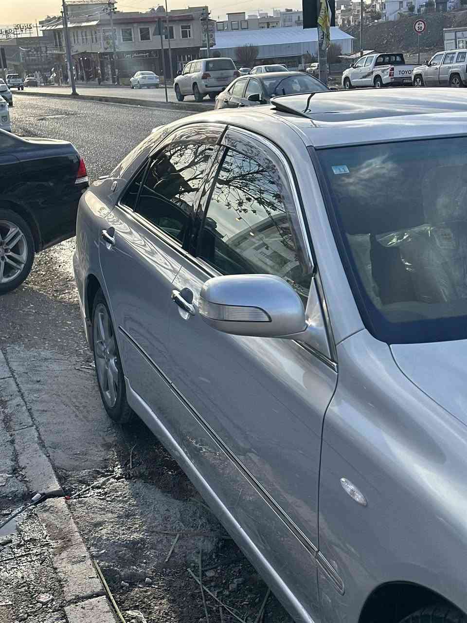 سڵاو  شاهینە ساخ ساخ  ١٨٢
٢٠٠٧ بەسمە ڕەساسی 
قەپات قەپات مواسەفات 
ڕەنگی بەحری
سەیارەکە لۆک لۆکە کامل مەسروف 
یەک دینار مەسروفی تیانیە 
جڵد هیتەر 
سڵایت
چوار کوشن کارەباو هیتەر 
سێ پەردە 
سەلاجە 
مەرکەزی کامل کراوە بە سپۆرت 
ڕۆنی هایدرۆلیکی گێڕو مەکینە تازە 
بە شەرتی سەقف و حیزام بێ دەعم و لێدارو
نرخی ٨٠ گەڵاو کەمێ مەجال
ژمارەی تەلەفون 
***********
