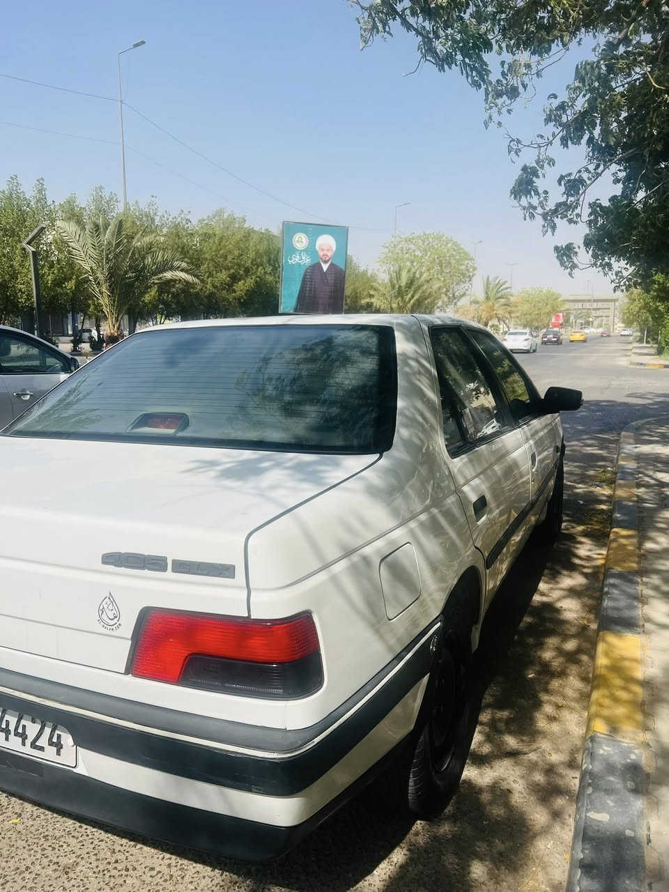 السلام عليكم بيجو  ‏405   GLX 2012 السياره جاهزه مال جناي تدفئه تبريد خير من الله كهربائيات كله شغاله مكينه لاتنقيص ولا تبخير فرنسيه حداديه صارلي شهر مسويه تخم تاير جديد دوشمه جديده السياره بسمي رقم إنكليزي السنويه 2030 مامتواجد ع فيس بوك ***********
