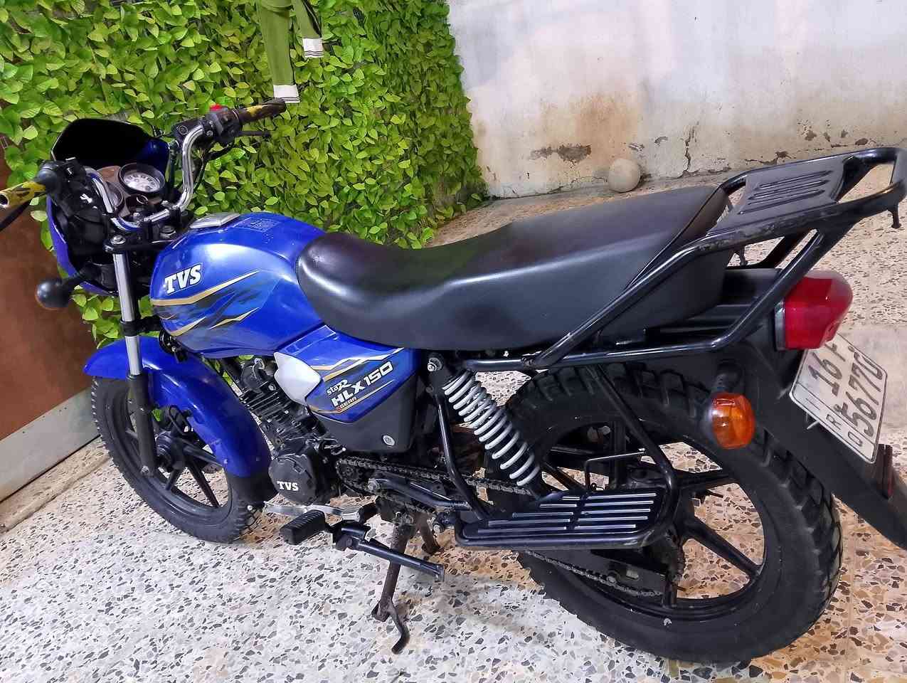 سلام عليكم 
للبيع Tvs موديل 23 رقم وسنويه بأسمي 
دراجه كامله مكمله مابيهه اي نقص شغاله نكره سلف  
تجي وتشوف بعينك  وتفحص 
مكينه بلاد مامفتوحه 
كهرباءيات كامله كل شي شغال بيهه 
ماشيه 25 الف 
مكاني البصره 
السعر (2500) (مليونين ونص )بيهه مجال بسيط حك الجيه 
للتواصل ***********
