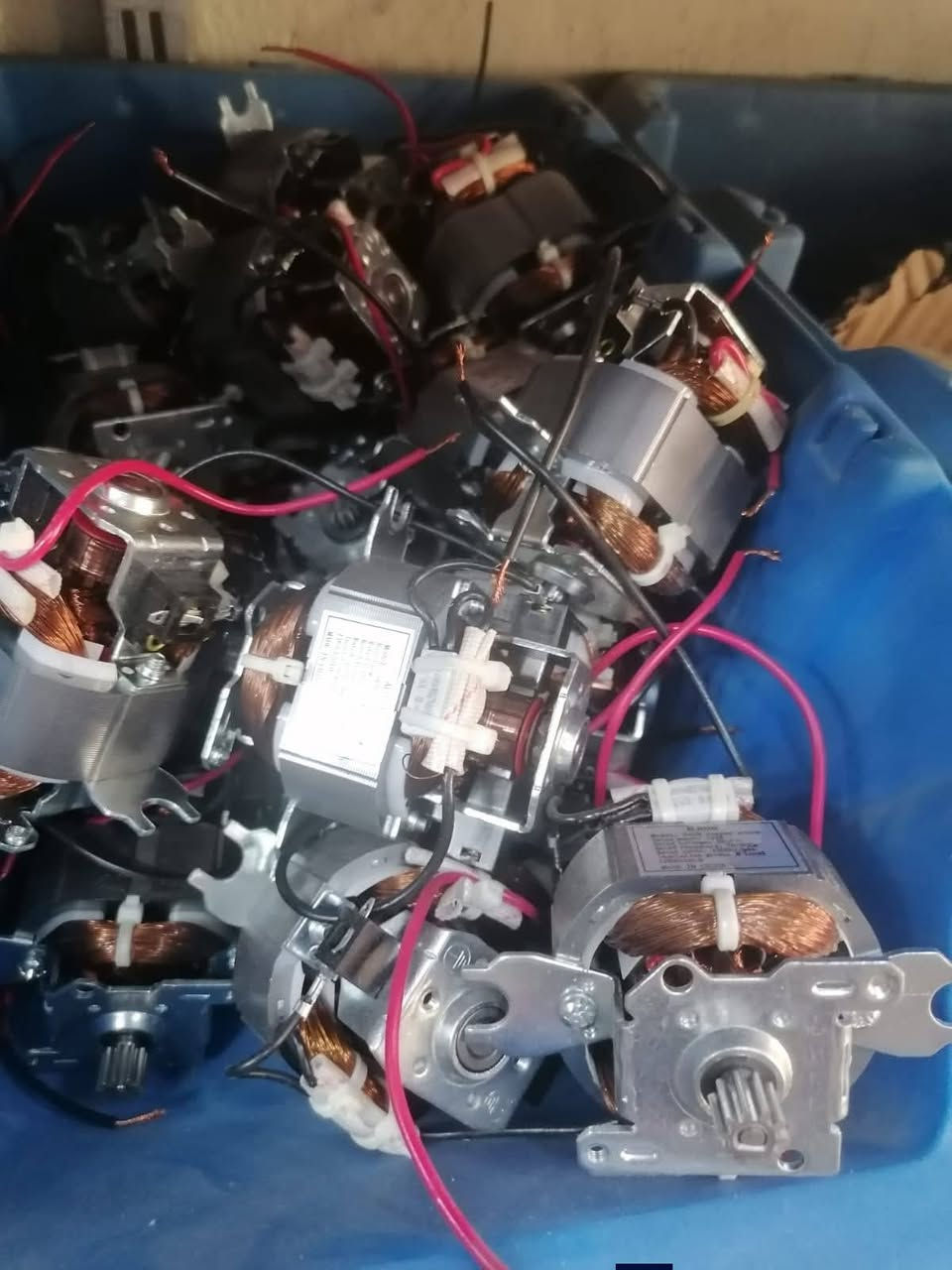 🔧 متوفرة قطع غيار في محل الحساوي
✔️ مكانس كهربائية
✔️ شسوار
✔️ خلاطات
✔️ عجانة
✔️ وبعض الأجهزة الكهربائية الأخرى
قطع أصلية وبأسعار مناسبة ✔️
📍 البصرة – الجزائر – شارع مستشفى الموسوي (شارع مسجد الموسوي)
📞 *********** – مهندس حيدر العامري
#الحساوي #قطع_غيار #صيانة_أجهزة #البصرة #بس_تعالوا

🏠 محل الحساوي – بيع وصيانة الأجهزة الكهربائية 🔌
✅ بيع أجهزة أوروبية وألمانية بسعر تنافسي وبضمان
✅ صيانة جميع الأجهزة بقطع غيار أصلية وبضمان
✅ خبرة المهندس حيدر العامري

🔧 الأجهزة المتوفرة للبيع والصيانة:
• مكناسة كهربائية
• خلاطات
• مكواة
• شسوار (سشوار)
• طباخ ليزري
• محضّرة طعام
• فرن مايكرويف
• وأجهزة كهربائية منزلية أخرى

🕗 أوقات العمل:
• من 8 صباحًا إلى 12 ظهرًا
• من 4 مساءً إلى 10 مساءً

📍 البصرة – الجزائر – شارع مستشفى الموسوي
(شارع مسجد الموسوي)

📞 ***********
👨‍🔧 مهندس حيدر العامري

#الحساوي #بيع_أجهزة #صيانة_أجهزة #أجهزة_كهربائية #البصرة
