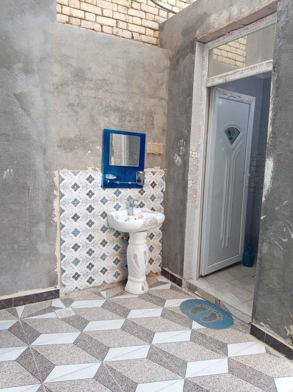 بيت للبيع مساحته 200متر الاسكان الصناعي نهاية النزله الاوله حي المهندسين بالفرع مال بقالة المنتضر ثاني فرع علا ايدك اليسره بالفرع مال مجمع نور الزهراء ثالث بيت علا ايدك اليسره البيت مطلوب اسكان 30   
***********ابو علي العقار نستقبل جميع العروض من قطع وبيوت زوروا موقعنا في شارع النهر
