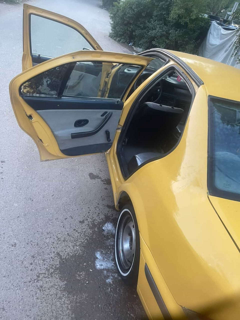 السلام عليكم سيارة سمند موديل 2011سيارة نضيفه كلش عل فحص مكينه وكير جديد داخل الغرفة كله جديد سعر32بيه مجال مكان بغداد الجادرية رقمي ***********
