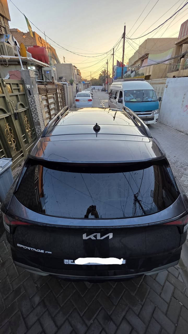 الموديل: 2024 Kia Sportage X-Pro
معروفة مواصفات ال x-pro وكلشي موضح بالصور والحادث والسونار

نوع السيارة: SUV دفع رباعي (AWD)

ناقل الحركة: أوتوماتيكي 8 سرعات

القيادة: دفع رباعي AWD (Active AWD)

المحرك: 2.5 لتر 4 سلندر بنزين (GDI + MPI)

شاشة معلومات وترفيه: 12.3″

دعم: Apple CarPlay & Android Auto

تكييف هواء أوتوماتيكي

بانوراما 

كاميرا خلفية + حساسات ركن

مقاعد مريحة ونوافذ كهربائية

نظام تثبيت سرعة ذكي (Smart Cruise Control

ماشية 23119
رقم بغداد 
 السعر / 23500 
العنوان / بغداد
***********
