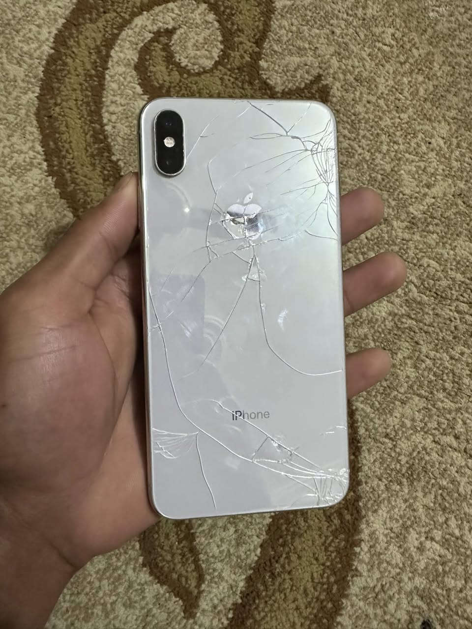 ايفون x max مبدل بطاريه فقط لتعلي وتنصي واكفه 
ذاكره 512 كارتونه الجهاز موجوده سعر 200 الف قفل 
عنوان كربلاء الحر هـ***********
