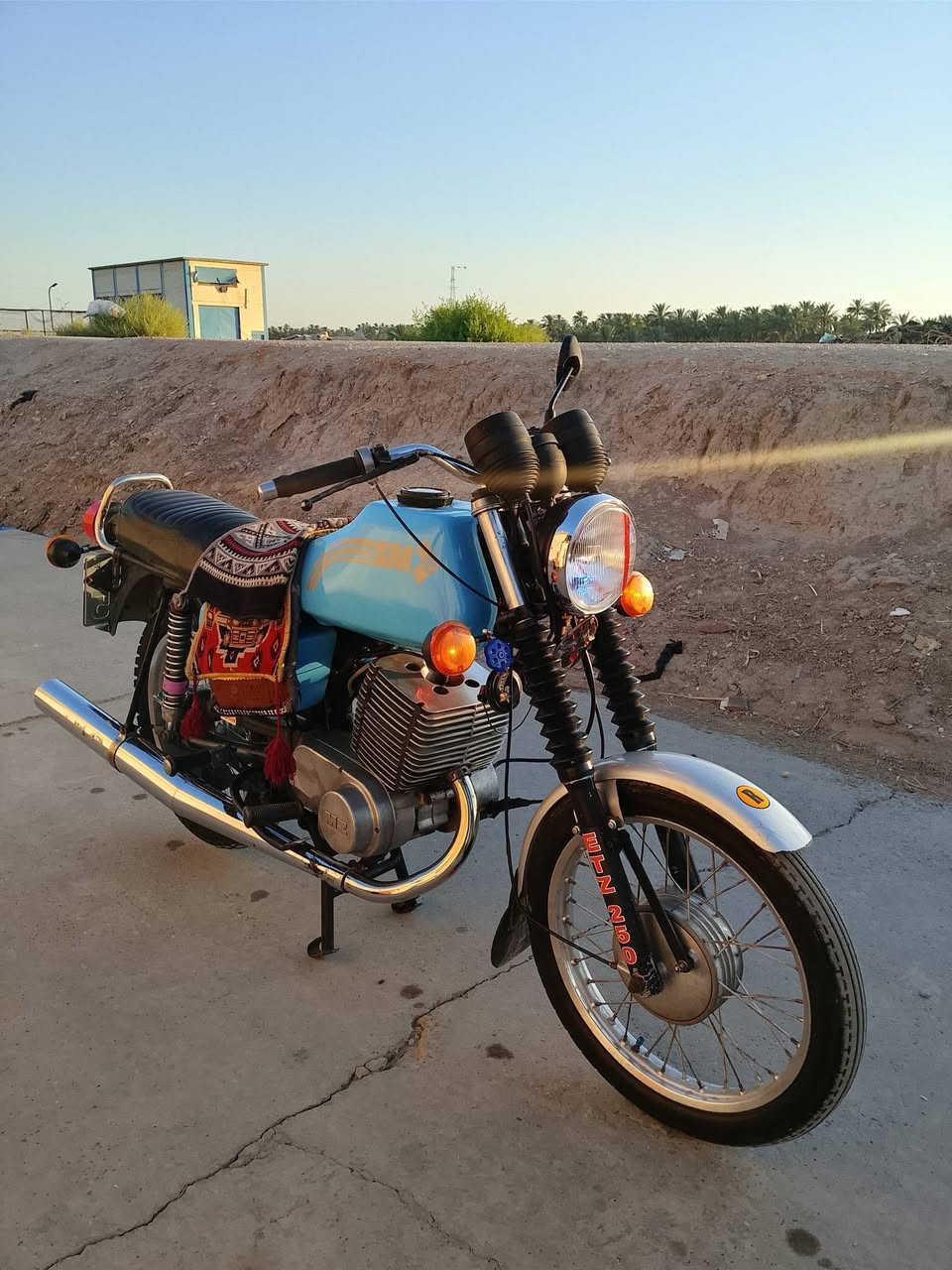سلام عليكم شباب موطور MZ للبيع موديل 82 موطور حلو كصه 3 عل فتح بي لحيم بل خشم فقط بدون موطور جاهز ونضيف وخير من الله سعر 1300 وبي حك جيه شراي هاذه رقمي *********** مكان مسيب
