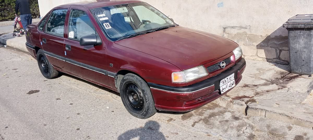 ئۆپل ڤیکترا مۆدیل 1993 
مەکینە 20 ی گێر ئۆتماتیك
گێر و مەکینە و تەقە و رەقە و کارەبایی ەشەرت
بۆیاغ عام ی جوانی  جەمپپێکی زۆر خەفیفی پێش و پشتی هەیە 
سەنەوی 2020 بەسەرچووە تحویل و غرامەی بەشەرت
سەیارەکە زۆر خاوێنە قفل مرکزی و پاوەر و ABS  گەرمی ئێش دەکا ناو غورفەی خاوێنە 
سعر 37 وەرەقە و مەجال
***********  کورک و واتساب أربيل, العراق
