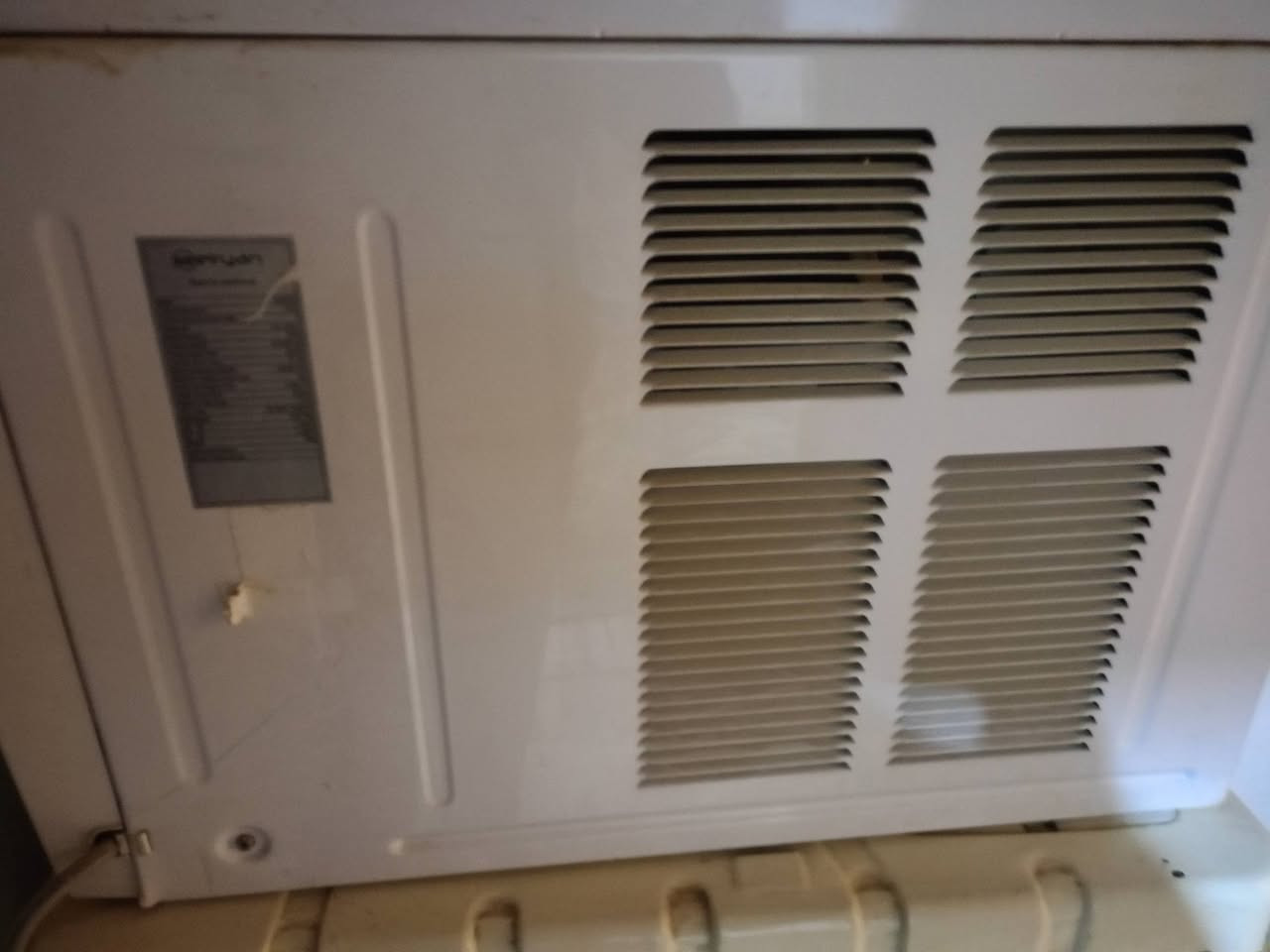 السلام عليكم مكيف ريان نظيف كلش متروك فوك الثلاث سنوات تبريدة ثلج بس لان متروك اكو صوت بالبولبرن مال الفان.
ومبردة برفاب مغلون للبيع مكاني قضاء عفك ***********
