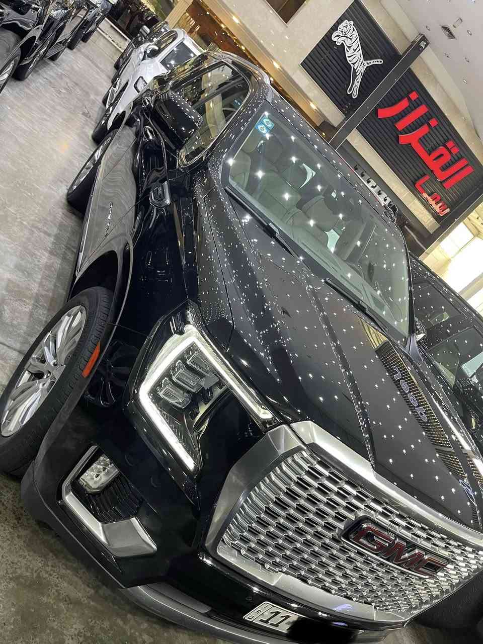 السلام عليكم 
جمسي يوكن دينالي 2023 Vip خليجي مكفوله من ضربه وصبغ ومن كلشي جديد وكاله المنصور 
رقم بغداد جديد   
مااشيه km 38
المواصفات دينالي Vip معرفه 
1- بصمة ابواب 
2- فتحة سقف (بنوراما)
3- حساس خلفي وامامي وجوانب
4- كامرات (5) 360 درجة 
5- ثلاث قطع تبريد 
6- كشنات جلد اوف وايت 
7- تشغيل عن بعد 
8- جنطة كهرباء 
9- شحن لاسلكي 
10- شاشات عرض امامي وحلفية
11- جكات رفع السيارة 
12- رادارات أمامي خلفية جانبي 
13- كشنات تدفئة و تبريد وخزن ميموري
14- دفع رباعي (4*4)
15- شاشة عرض داتا شو 
16- محرك 8 سلندر 6.2 
17- كشن منفصل vip 
18- مقاعد السيارة كلها كهرباء
19- كاميرا خلفية في المرآة الوسطية
20- دوسات كهرباء 
21- نطام صوتي BOSE  
وبعد بيها مواصفات سياره جهازه من كلشي 
(العنوان/ بغداد )
وهذا رقم تلفون : ***********☎️
