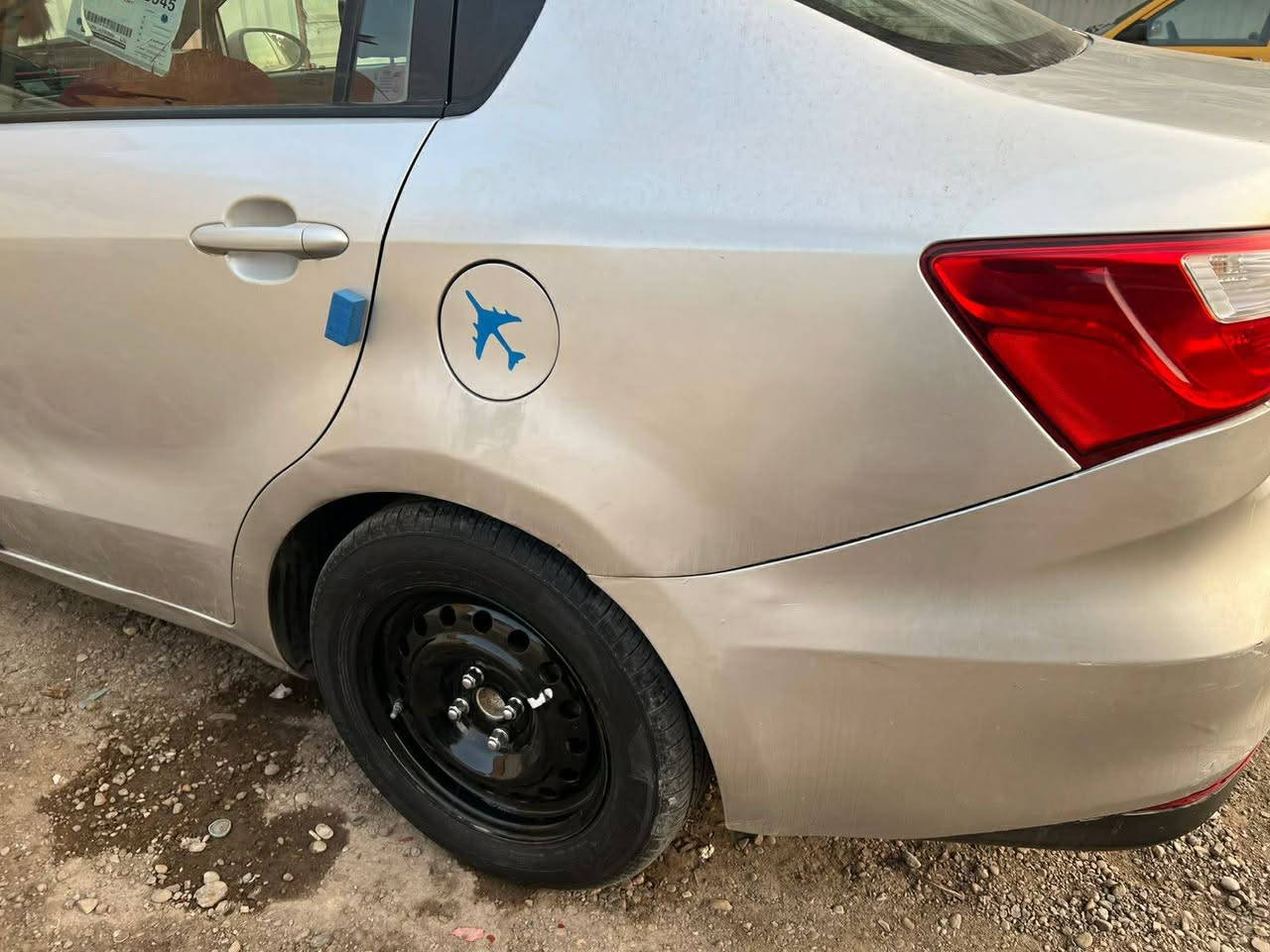 سلام عليكم 
كيا ريو موديل 2016
ماشيه 106 الف 
رقم بابل باسمي هزه وسنويه جديده 
كير محرك حداديه تبريد مكفولات 
بدون اي نقص 
حادث جاملغ أمامي وباب مصلحات نفسهن 
بدون أي دواخل 
شواصي مكفولات 
مكاني بابل الحله ***********
