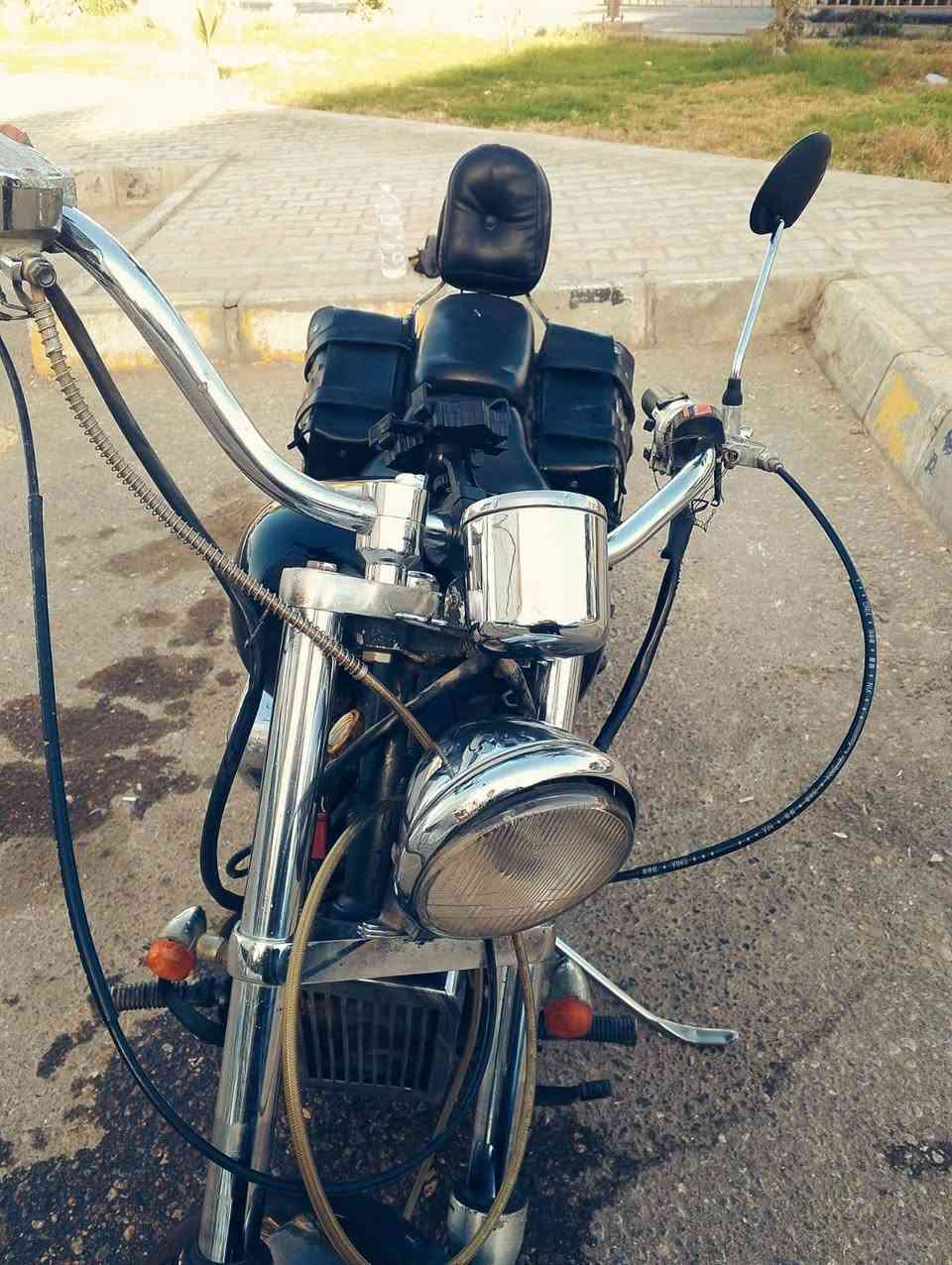 هارلي ستد (هوندا) 400 سي سي 
محرك نظيف زنجيل و دشالي جدد كهربائيات كامله عدى الاشاير يرادلهن ربط صالنصات رياضي صوت راقي و جنط يمنه يسره 
ملاحضاتها : يرادلها اشاير و صفاحيات بس 
للمراوس بدايون لايتي او نفخ 
او بيع سعر 1550 مكاني كربلاء باب طوريريج *********** بي واتساب كربلاء, العراق
