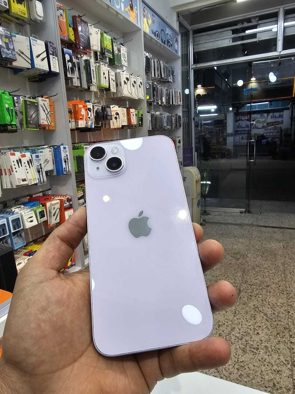 السلام عليكم ايفون 14 بلاس مستبدل شاشه اصليه وبطاريه مال جهاز ثاني شرق اوسط الجهاز كله شغال وعلى الفحص فيس ايدي شغال وكله شغال #السعر 425 وبي مجال قليل باقي تفاصيل بصور الرقم ***********
