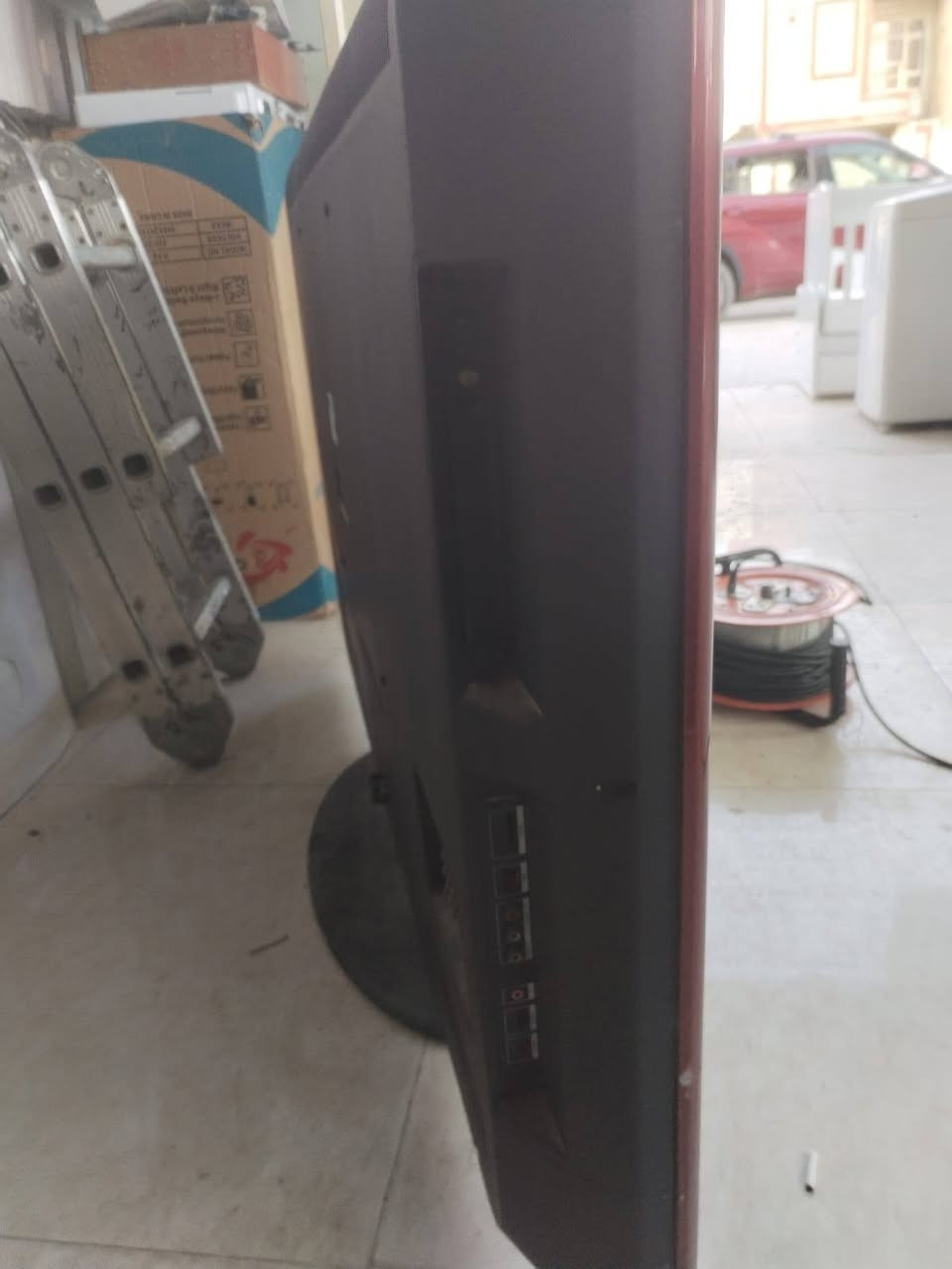 شاشة ماركة هايير للبيع حجم 55 بدون نت شغالة 💯💯 سعر 175 الف للتواصل اتصال او وات ساب ***********
