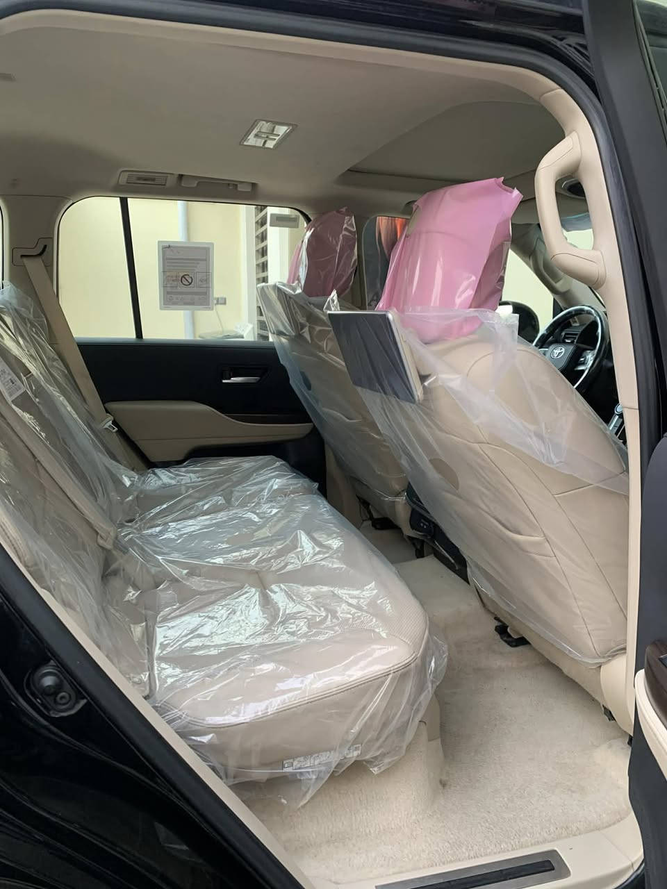 السلام عليكم
لاندكروز 2022 ساز اصلية لوحش السود 

ماشية 40 جديدة كلش السيارة 

 

كراسي كهرباء 

شاشات 3 

شاحن لا سلكي 

محرك 4000 

صندوق كهرباء 

كراسي تبريد 

فتحة 

ومعروفة لمواصفات لباقيه 

مكفول كفاله عامه عنوان بغداد ولشراي يتصل على رقم *********** اراوس لاندكروز حسب لقناع
