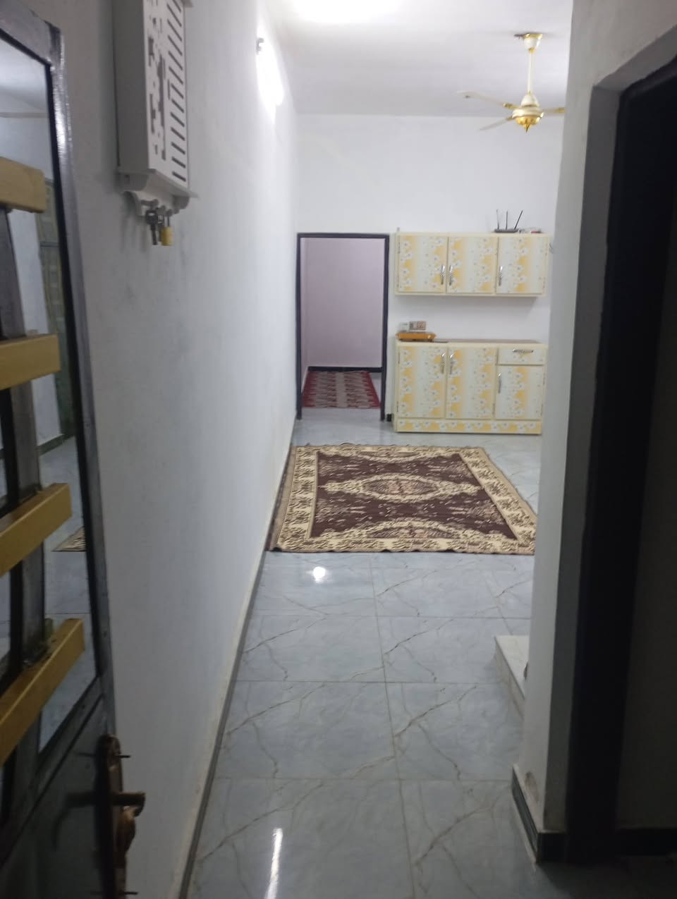 سلام عليكم بيت 100 متر مدخلين سند أصفر
حي البساتين حي سلام شارع حشد ثالث تقاطع بيت عالي عن شارع بي نواقص بسيطه 
*********** تواصل واتساب 
سعر خاص
