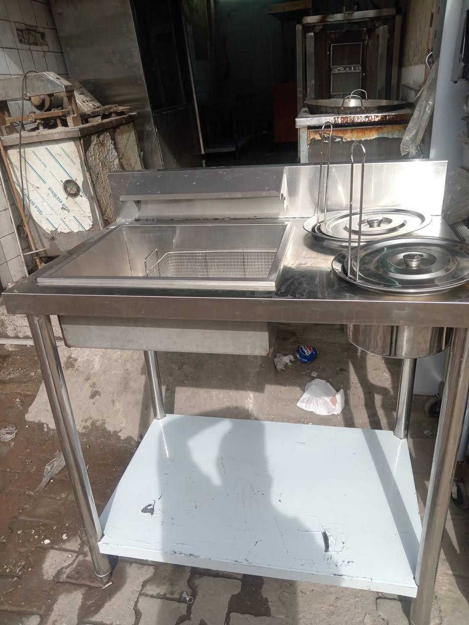 مستعدون لتجهيز المطاعم بكافه المعدات جديد ومستعمل الاستفسار اتصال او واتساب ***********
