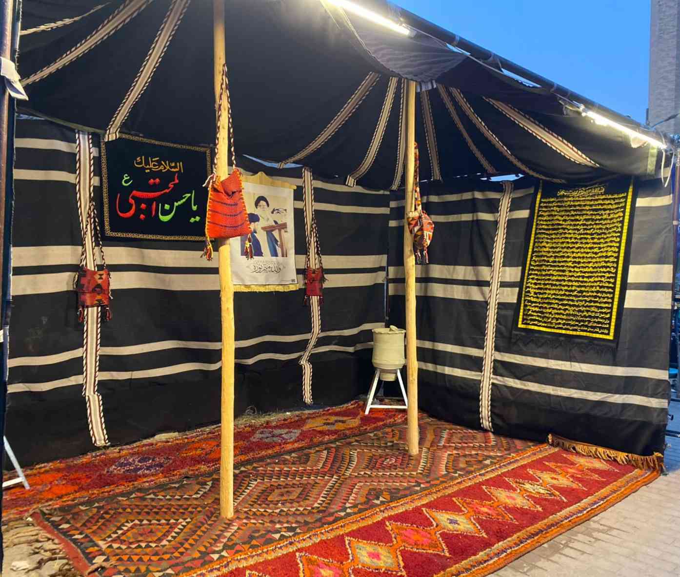 السلام عليكم
خيمة تفصال للبيع
حديد + قفايص درجة اولى
القياس  4  متر  //  3  متر
***********
