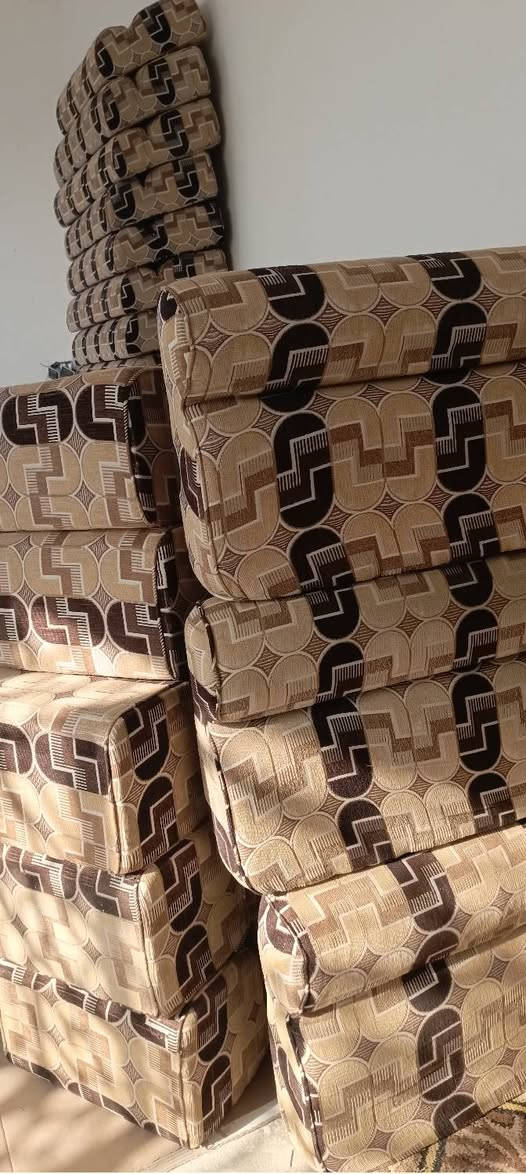 ديوان كبير للبيع يفرش مساحه ديوانية أو مضيف ١٠طول في٣.٥ عرض جديد مستخدم قليل جدا بعده باكيت شرط
١٠دواشك 

٣زوايا 

١٨مسند ظهر 

٩تكيات

مكاني الشطرة 

*********** اتصال 

*********** واتساب
