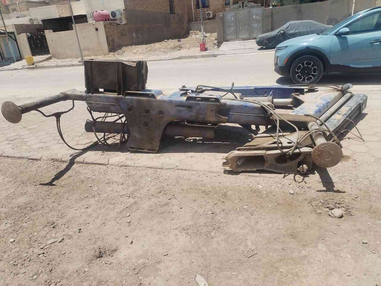 سلام عليكم جهاز كرين 8 طن 3 سلايتات جهاز نضيف بس متروك للاستفسار ***********
