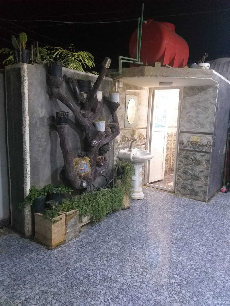 السلام عليكم/دار للبيع في منطقة على الحامد المساحه ١٥٠ متر طابقين بناء حديث الطابق الأول غرفه وصاله كبيره وصحيات ومطبخ واستقبال والطابق الثاني غرفتين كل غرفه بيها سويت مع صاله كبيره البيت جاهز للسكن 
السعر وباقي التفاصيل على رقم واتس اب فقط
***********
