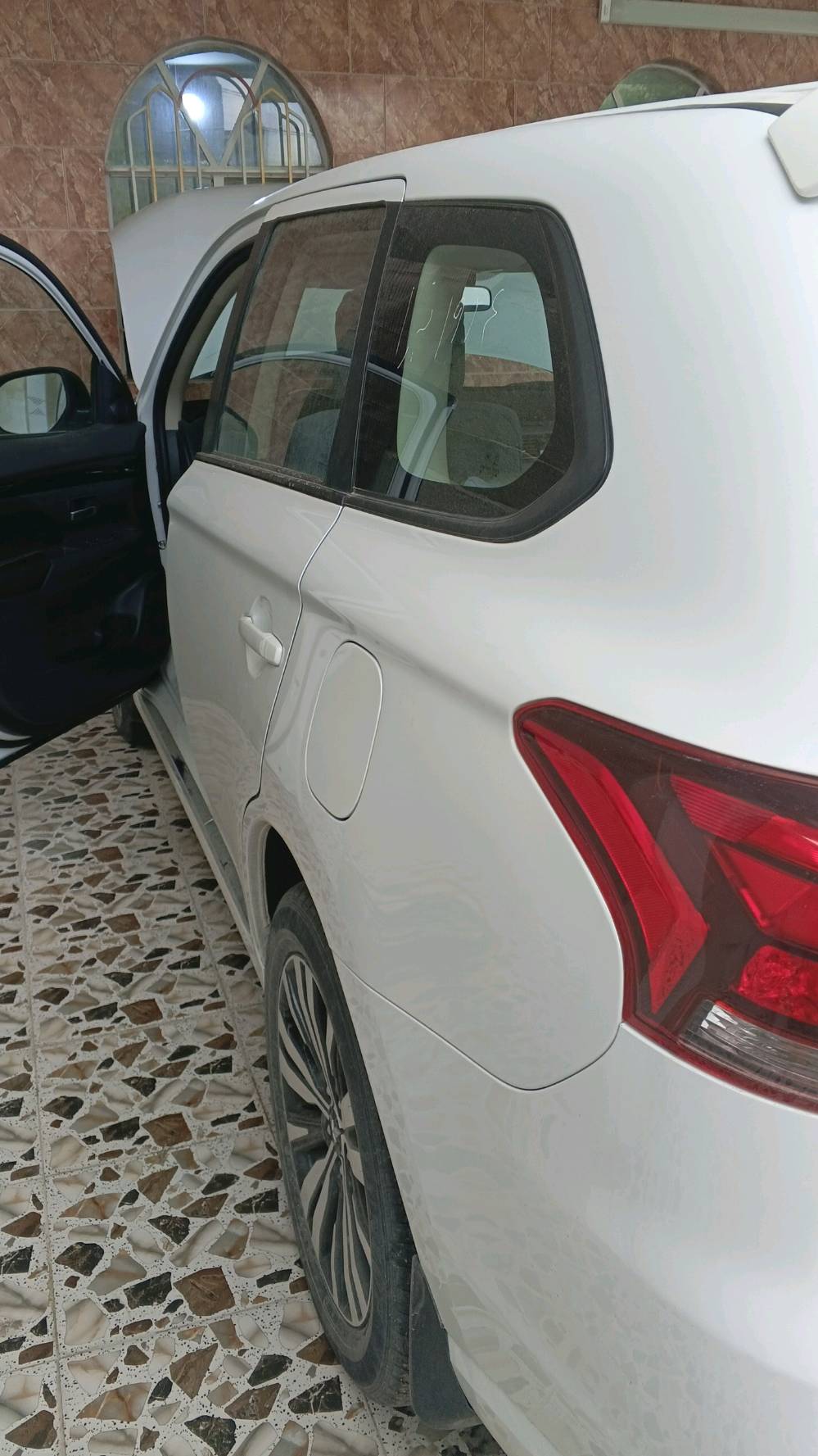 ميتسوبيشي اوتلاندر موديل 2022 ماشية 5500 كم خليجي محركMovc2000تنفس طبيعي كيرcvtثلاث وضعيات قياده ايكو نورمال سبورت كامرة خلفيه شاشة تحكمات مقود مثبت سرعة تسخين مقاعد أمامية دخول ذكي بصمة تشغيل عن بعد كشنات جلد أرضية السيارة جلد أوامر صوتية السعر 185 وبيها مجال مستعجل على البيع هاتف *********** مكاني صلاح الدين قضاء بلد 