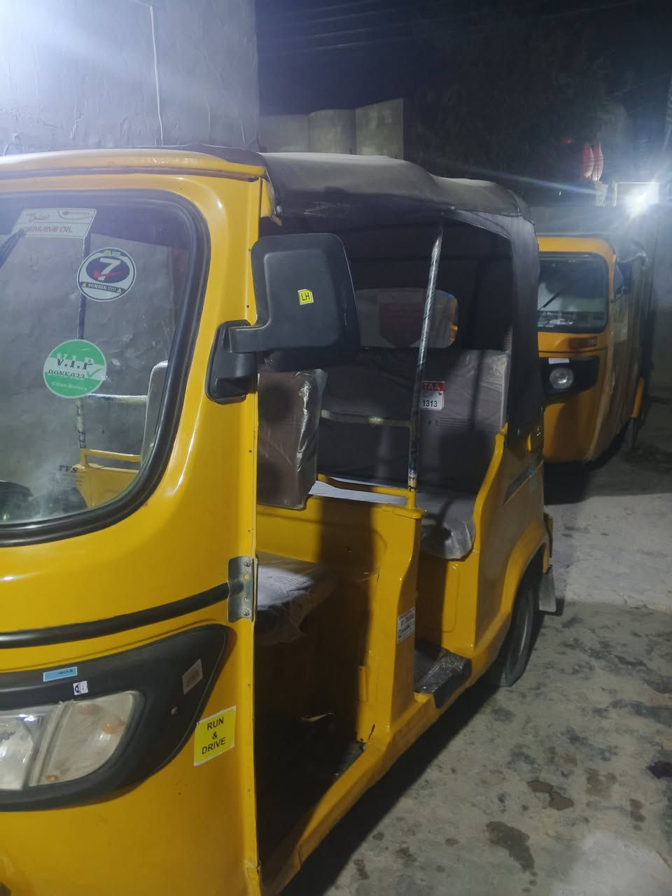 سلام عليكم تكتك تيفي اس موديل 20طالعه 21سنويه لوحات نكليزي باسمي تحويل مباشر تكتك جاهزة برغي ما عايزه كبل لشارع سعر 5وبيهة مجال مكاني كربلاء المقدسة رقم*********** شراي يخابر بي خير ويدللل
