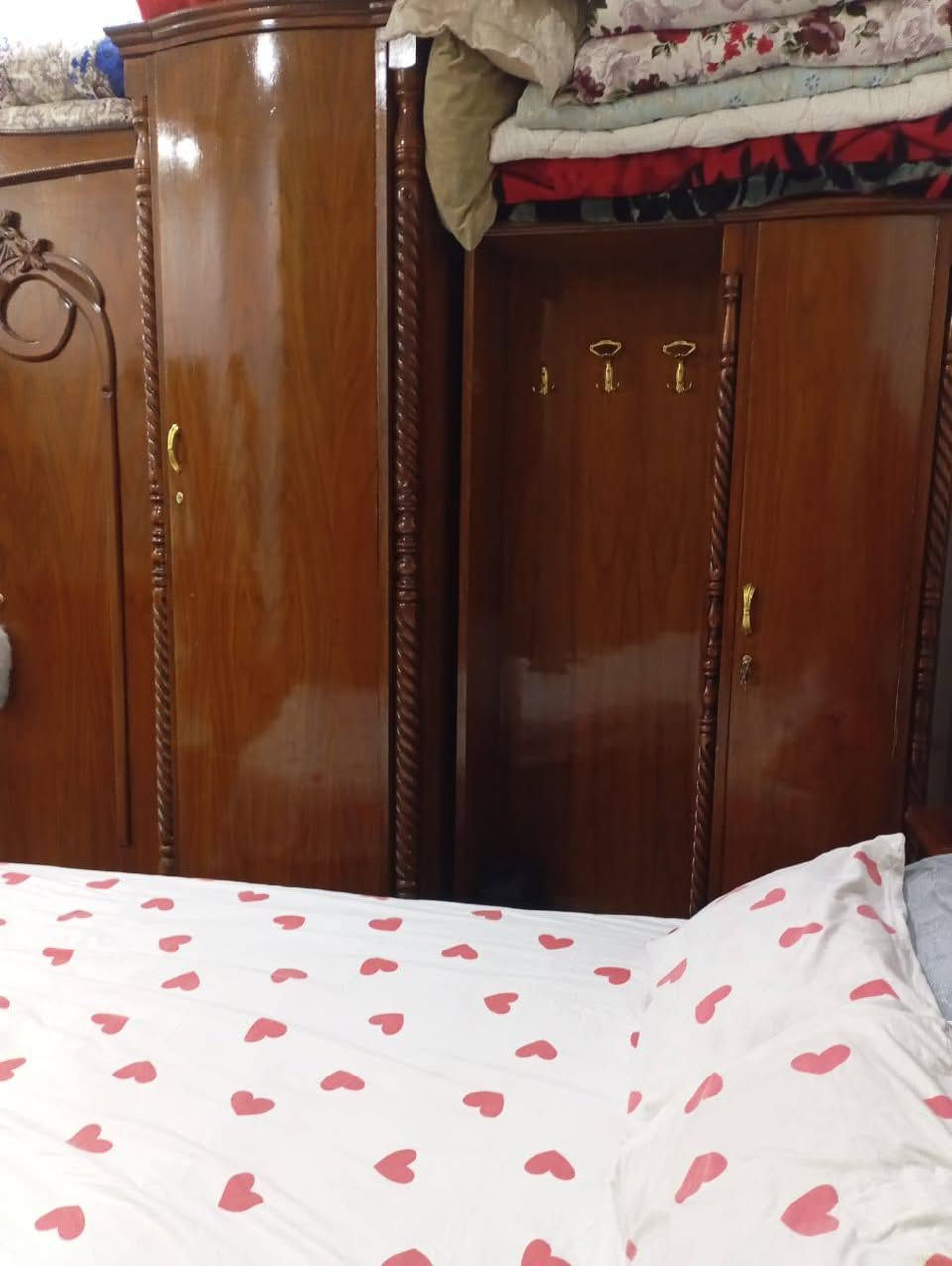 750 الف
غرفة نوم عراقي اصلي ثقيل 
***********
