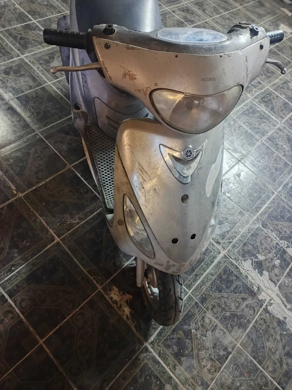 السلام عليكم ماكس منغولي للبيع كهربايات كلهن شغاله عالي ناصي اشاير سلف وهندر تخم تاير اصلي مختوم يوماها دراجه بيها اوراق اي نقص ما بيها دراجه شغاله بس معتازواريد ابيعها  سعر 350 و بيها مجال العنوان بغداد دوره رقم ‏‪***********‬‏
