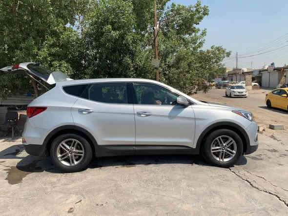 السلام عليكم. سنتافيا للبيع موديل 2017 امريكي رقم بغداد باسمي تحويل ثاني يوم 
المواصفات 
تحكم ستيرن جهتين
كروس سرعه
مود درايف
نضام ايكو -- سبورت-- نورمال
نضام صعود جبال
دشبول صاج لونين
كشنات مخمل 
شاشه كبيره 
بلوتوث واي فاي 
نضام طواره وانذار
كامره دواره 
شاشه اعطال وسطيه
نضام قياس ضغط الايطار 
يدات نيكل
لد امامي
ماشيه 100 
تبريد ثلج
تبريد قطعتين 
مكينه 2400 جي دي اي 
حادثها موضح بالصوره فقط دعاميه 
مكينه وكير ما مفتوح بيهن برغي ابدا على وضع الشركه 
لا تنقيص ولا نضوح ولا بخار  أبدل دهن ايرول هولندي
صدر امامي وخلفي ودبلات كله جديد جدا 
تخم تاير جديد وباتري جديد
السياره  ما ناقصه برغي ابدا وبلعافيه عل يأخذه السياره مال بيت فقط 
السعر المطلوب 140 ورقه وبيه مجال قليل
الاتصال ***********
