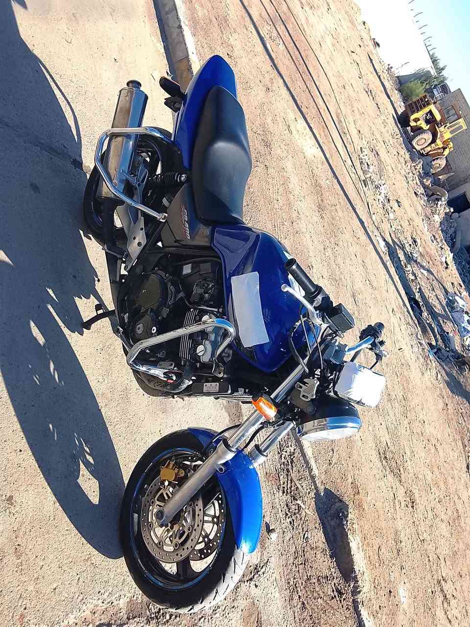 اسيبي دراجه ما مفتوحه ابد دراجه نضيفه بس عوزه ترتيب شوي 
السعر مليون و400 ***********
