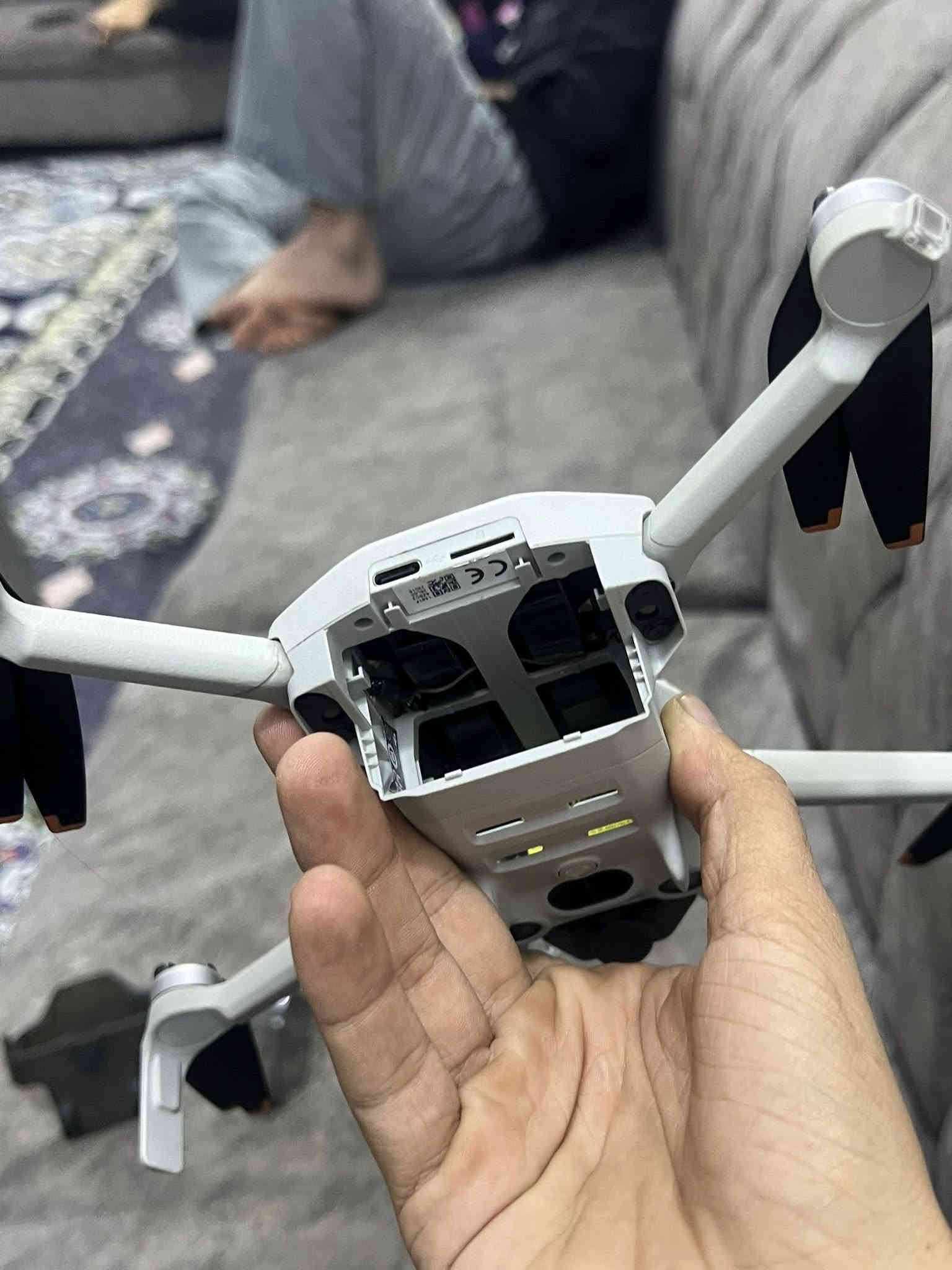 توفر من جديد 
درون mini 4 pro

درون نضافه كدامك كمبل واضح بل منشور 

مكفول من التصليح 

ملحقات 

بطاريات عدد :3 بلاص مو العادي 

ريمونت شاشه سمارت 

جنطه حامي مراوح حامي كمبل 

مكاني كوت 

***********

سعر 1.300 مليون و 300 الف
