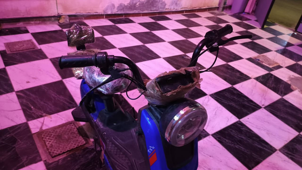 دراجه شحن فول  نضافه فول مواصفات شوف هاي كابلكم شلونه سعره 180 شاحنته هم وياهه الرقم فقط واتس *********** المو شراي لا يتعبني منزل منه هواي تره مشتريه500 ألف وخمس بطاريات 15 المبير 💞
