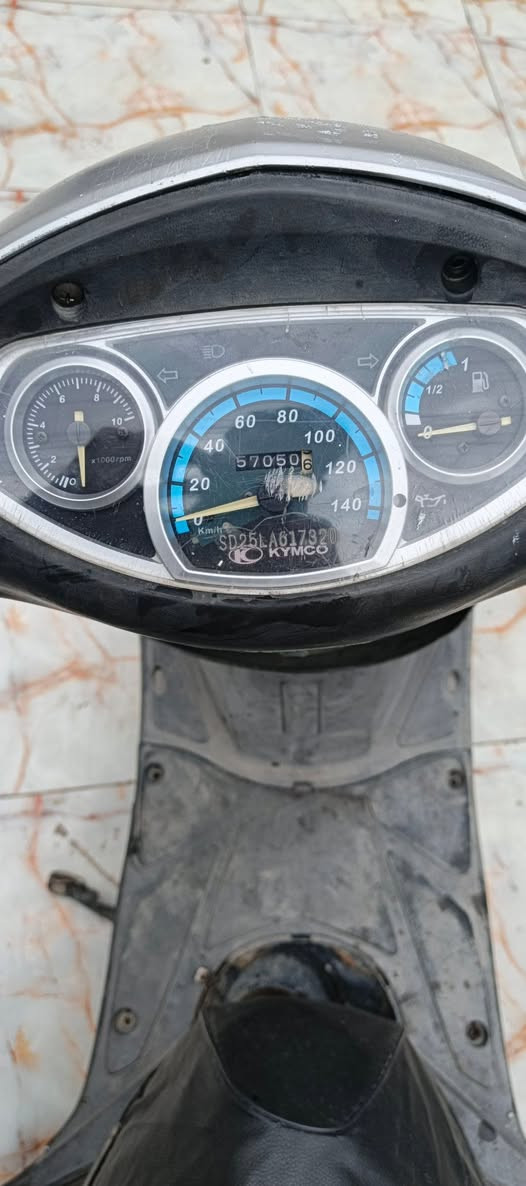 جي فور نضيفه شغاله سلف هندر لايت عالي ناصي اشاير يمنئ يسرئ  بگ لايت  جاهزه  كفرات ختم واحد اصليه مكينه خرسه تايرات جدد لا تبخر ولا تنقص شلعه قويه وسريعه ```ب250` وبيه مجال  رقمي ***********
