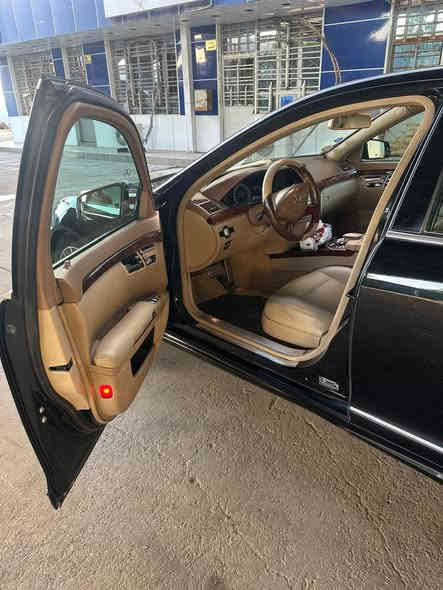 السلام عليكم  
معرض حجي جواد 
للبيع مارسيدس. S350  ٦ سلندر موديل 2011 . لون اسود خليجيه . رقم سليمانية بأسمي   فول مواصفات (.  طويله. فتحه سقف بنوراما. بصمه تشغيل وابواب  5 بردات  كهربائيه   أبواب شفط كهرباء   وباقي المواصفات مبينه بلصور. السياره كامله بدون نواقص. حداديه امامي وخلفي جديد  محرك وگير بحاله ممتازه.  ماشيه 86 جاهزه من كل النواحي. 
السعر : 210 . ورقه. 
عنوان :  بغداد. معارض الحبيبية مقابل ملعب الحبيبية الدولي 
ملاحظه ( السياره بيهه صبغ.  الباب الخلفي  و الجاملغ الخلفي الصفحه اليمنه )
للاستفسار  اكثر الاتصال على الأرقام التالية 

‭0771 177 9511‬
‭0770 296 4916
