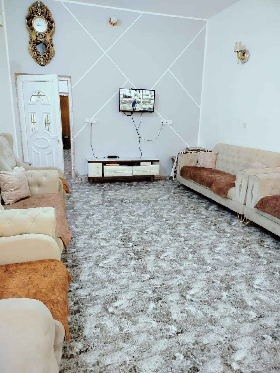 دار للبيع مساحه 150 متر طابو زراعي سند 25 كسيرات شارع بيت شلاكه للاستفسار المراسله  أو الاتصال ***********
