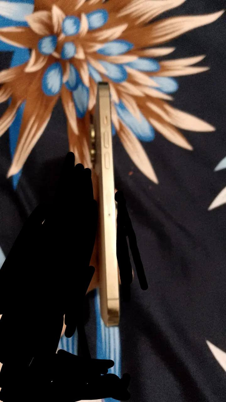 سلام عليكم ايفون 12promaxذاكرة256جهاز نضيف فقط كلاسة مكسورة. وعادي يلمس وميشمر ابد تريد تبدلها تريد تعوفة هيج شاصية شخط مابي مبدل شاشة وبطارية فيس ايدي ميتشتغل بسبب الكلاسة لين مكسورة شحن تكنيك صوت كلشي مفول سعرة 260بغداد زعفرنية ***********
