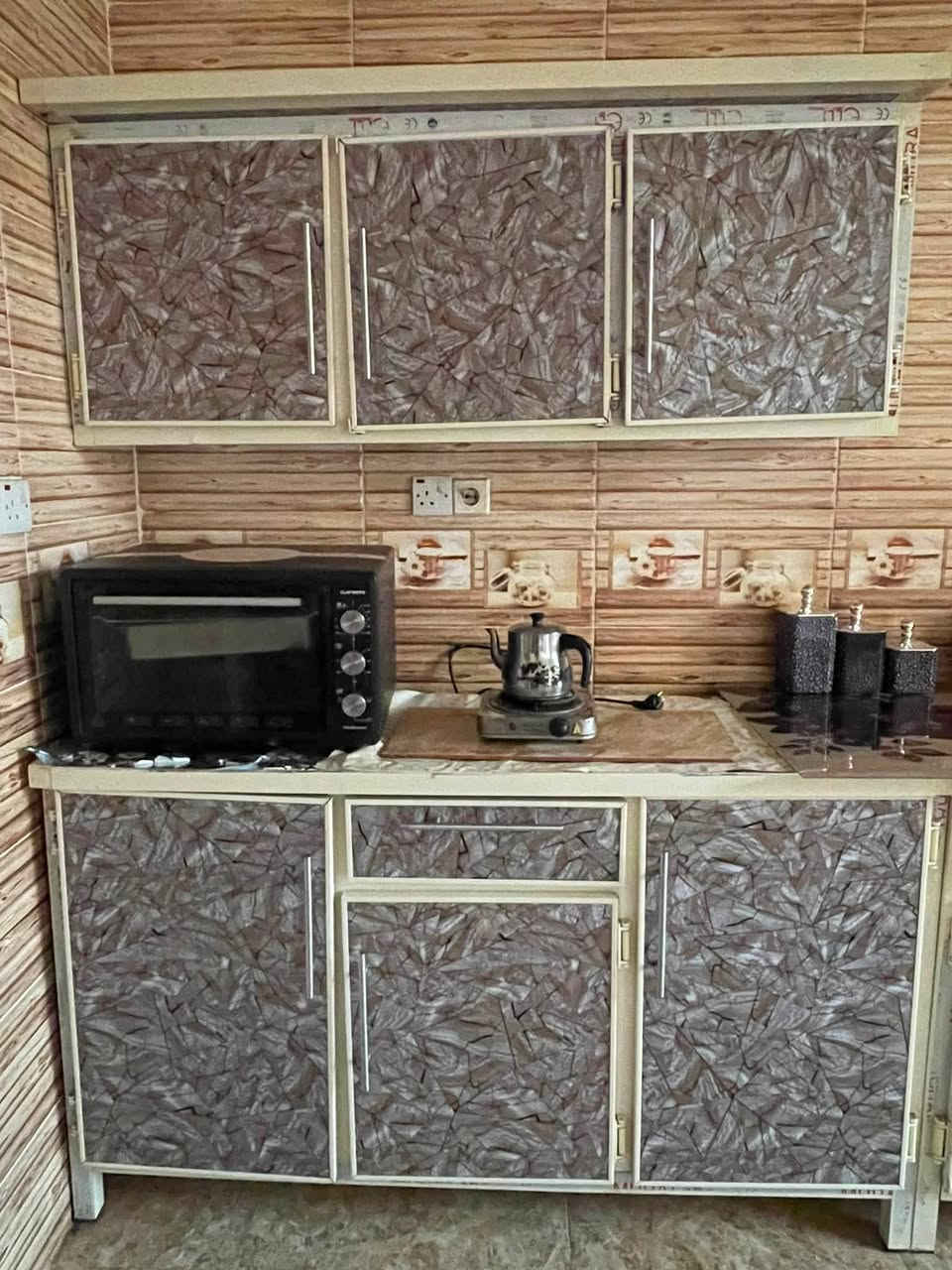 كاونتر ٣ قطع ويه السنگ ب٢٢٥ وبي مجال بسيط كركوك 
***********
