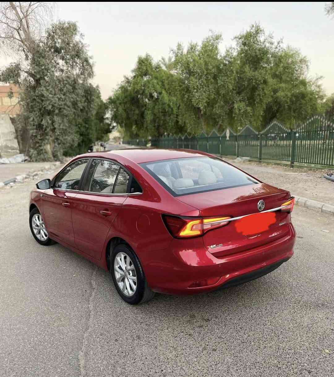 MG5 
موديل 2022 فئة الكومفورت الوسط الي تجي كامرة وحساسات وتحكم وشاشة والخ ..
ماشة 77 رقم بغداد باسمي هزة جديدة 
بيها بعجة بسيطة بالبنيد 
تبريدها ثلج ما شاء الله سيارة مال بيت ونظيفة 
مكاني المنصور 
                                                                        ***********
السعر 96 وبيها مجال بسيط حك الجية مثل ميكولون
