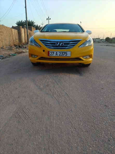 السلام عليكم سياره للبيع سوناتا موديل 2011 مكفوله من الضربه ونقل والكص مكينه وكير جدد حداديه جديده كهربايات شغالها دواخل جديده البدي احلى من صوره كلها سياره مال جناي مامخلي نقص بيها رقم ذي قار بسمي تحويل ثاني يوم  مصفره غرامات وهئيه السعر85 وبيه مجال للإستفسار ***********خادم لكم
