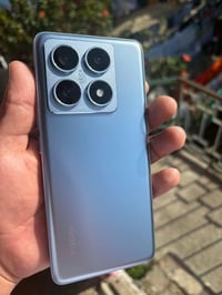 شاومي T pro 14  ذاكره 1 تيره يعني الف كيكيا.  الشحن 120 وات سرعه السعر...