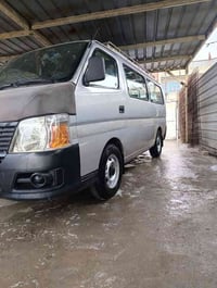 نيسان يورفان ٢٠١١ رقم بغداد مصفرة هيأة وغرامات و بيهه صبغ بصفحة السائق...