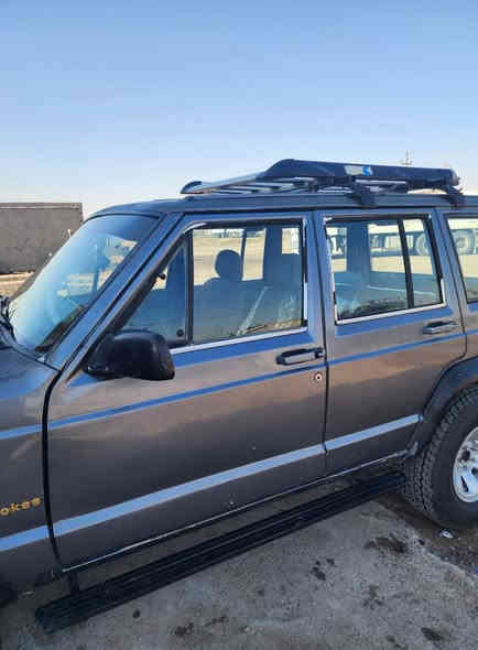 السلام عليكم جيب موديل ٩٠ محرك فيفتي وكير مكفولات سدر قبل سبوعين شاده جديد ورك خلفي ربطتين جدد شادهن طخم تاير قبل شهر شديته السيارة جاهزة العنوان علي الغربي السعر ٣٨ بيها مجال حق الجيه .
*********** اتصل او واتساب واذا مراوس بسيارة زغيره عادي
