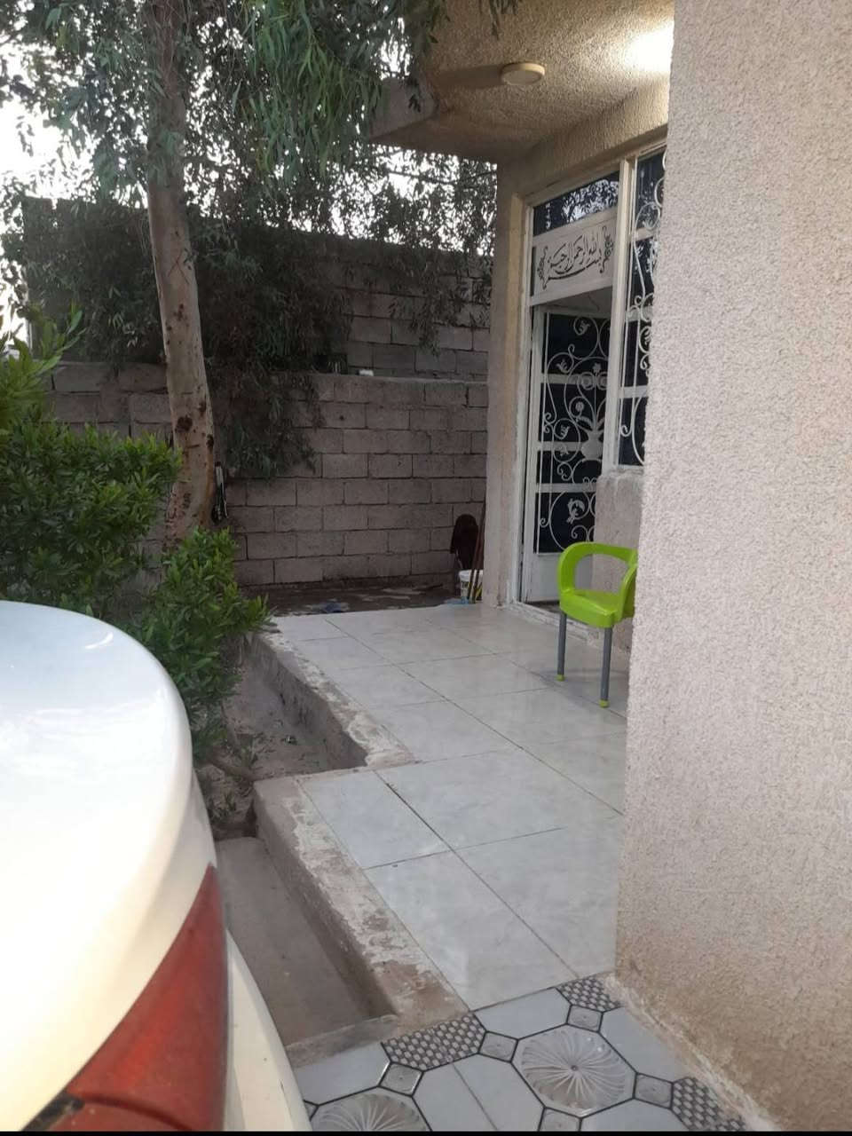 السلام عليكم
بيت طابو زراعي سند 25... مساحة 250... واجهة 10 ونزال 25
يتكون من استقبال ومطبخ وصالة وغرفتين ومخزن وحمام عدا مساحة الترك الي بيه والحديقة وكراج للسيارة 

العنوان: المدائن - بسماية قرب مجمع الإحسان... السعر 55 وبيه مجال

رقم الموبايل: ***********
                        ***********
