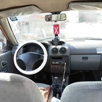 سايبه 2015 سياره نضيفه مبدل بيها بس باب خلفي الي وره السايق مكينه جديد...