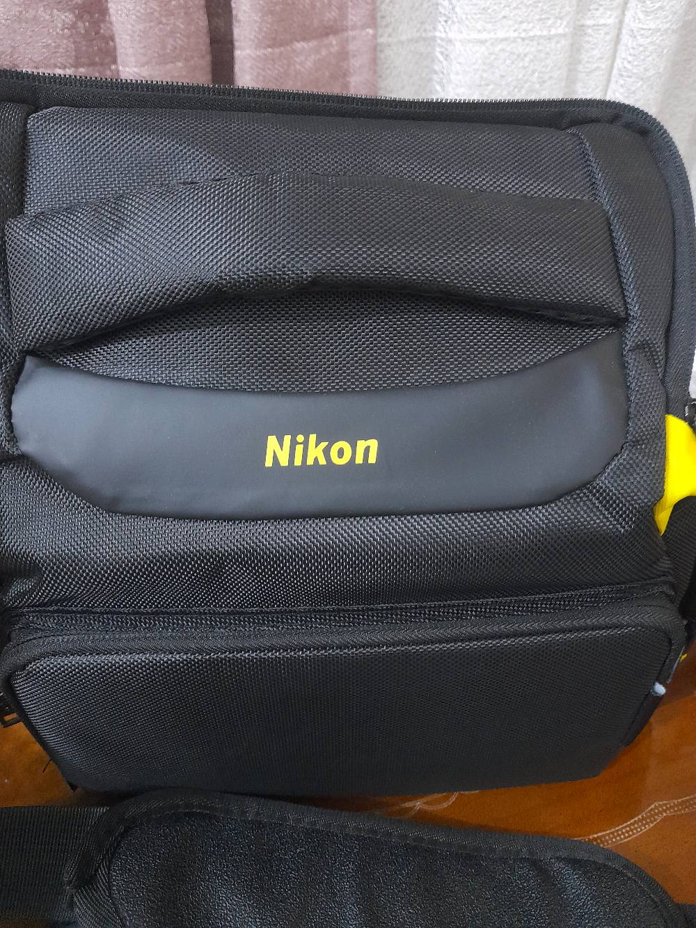 كاميرا نيكون Nikon 5100D 
شتر قليللل جدا يعني استخدام قليل بشكل مقارب للجديد نظافة 99% اذا مو 100% اصلاً 

- دقة 16.2 ميغابكسل.
- مستشعر CMOS بحجم APS-C (DX).
- تصوير فيديو Full HD 1080p.
- شاشة متحركة قياس 3 إنج.
- نظام تركيز تلقائي بـ 11 نقطة.
- تصوير متتابع بسرعة 4 صور بالثانية.
- حساسية ISO من 100 إلى 6400 (قابلة للتوسيع إلى 25600).
- تدعم التصوير بصيغتي JPEG و RAW.
- فلاش داخلي مدمج.
- مدخل مايكروفون خارجي.
- تدعم بطاقات SD / SDHC / SDXC.
-  وياها العدسة الأصلية 18-55 .
وياهه كل الملحقات الجنطة والحزام والبطارية والشحن الاصليات مال شركة نفسهه وحته عقد شراء من الشركة نفسها عندي 
سعرهه 525 وبيها مجال للجاد متواجد واتساب فقط *********** لحك عليها قبل الزيارة الاربعينية

الكاميرا مناسبة للتصوير الفوتوغرافي وتصوير الفيديو . الكاميرا جوكر حرفياً تفيد المحترف تفيد المبدئ وتشتغل وياك فيديو وصور بدقة خرافية.